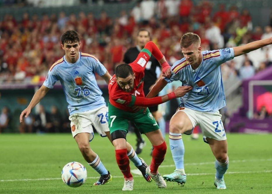 “防守反击”击碎“传控足球” 摩洛哥队首进世界杯八强-第2张图片-
